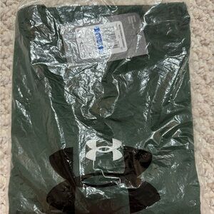 NWT Men’s Under Armor Dri Fit Shirt